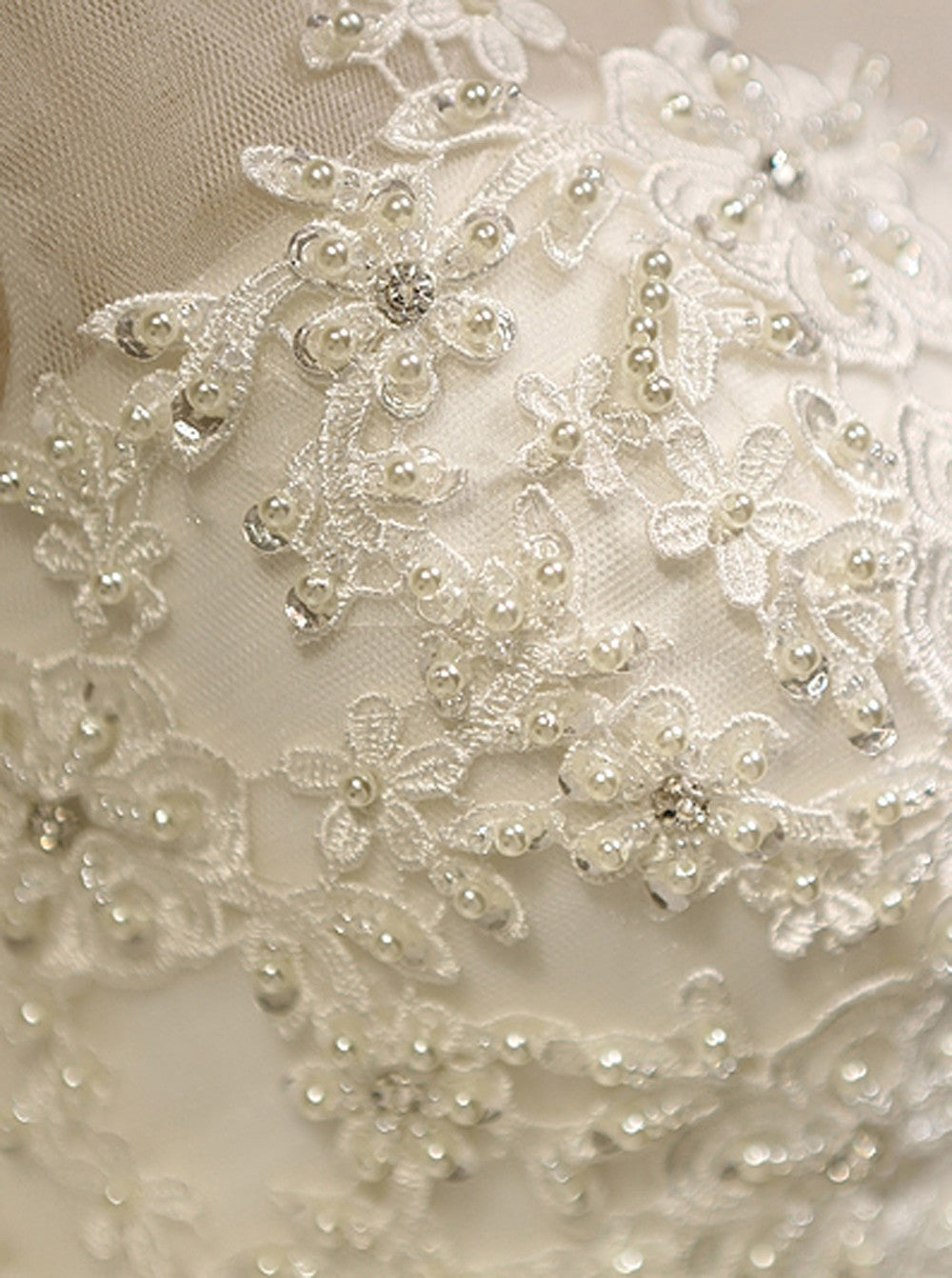 Elegant Tulle Backless Beading Wedding Gown with Court Train