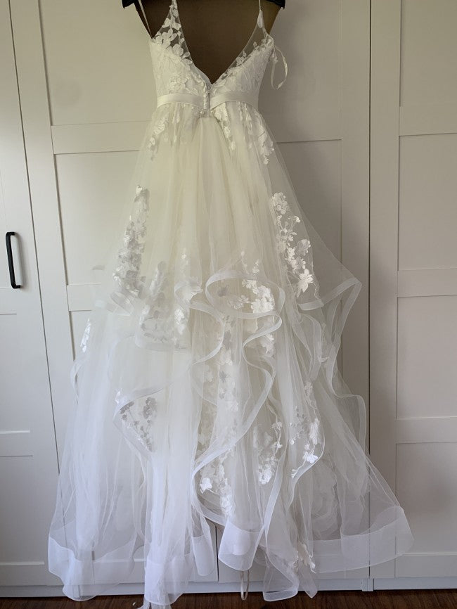 Spaghetti Straps Tulle Beach Wedding Dresses with Lace Appliques Long Bridal Dresses N1890