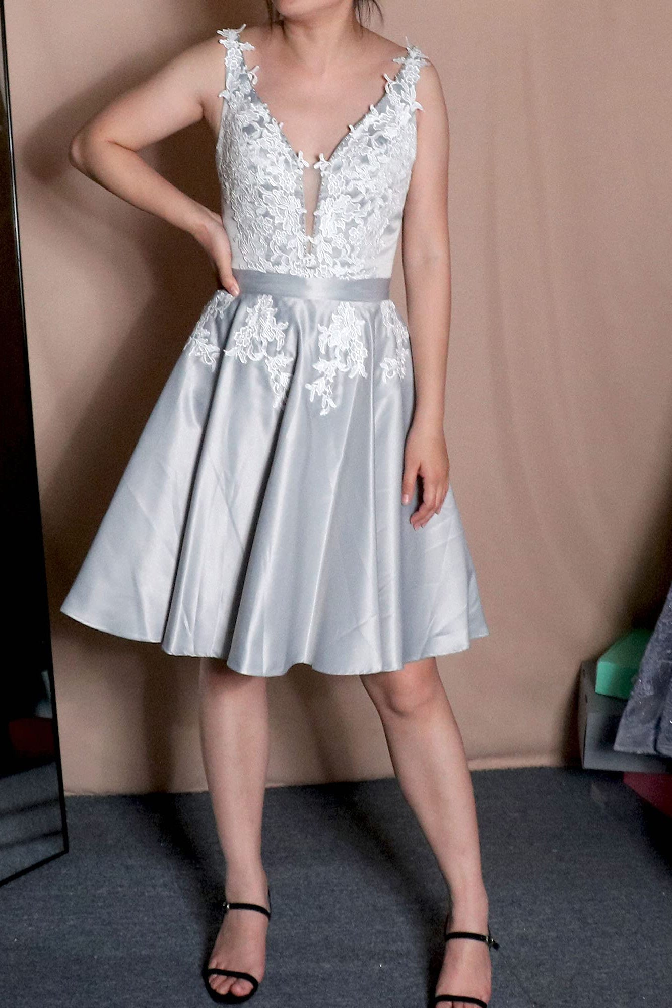 A Line Burgundy V-Neck Lace Appliqued Graduation Party Dress