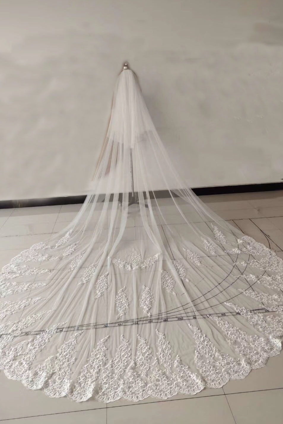 Ivory Lace Appliqued Cathedral Length Tulle Wedding Veil, Charming Bridal Veil V037