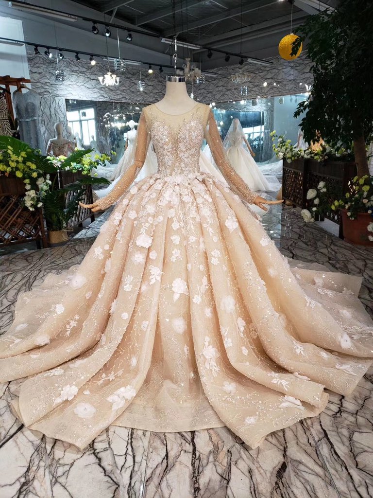 Princess Long Sleeves Ball Gown Wedding Dresses Puffy Wedding Gown with Beads N1630
