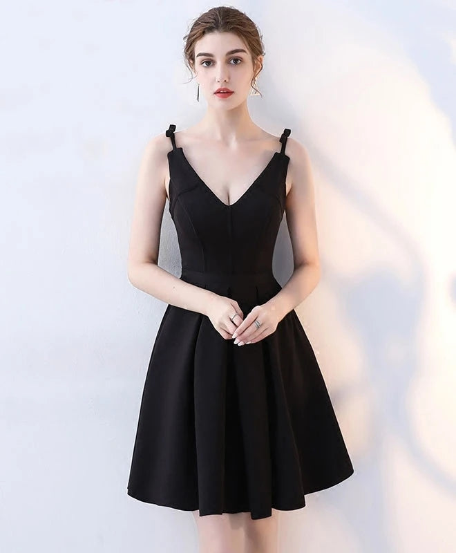 Elegant Black Spaghetti Straps V-neck Homecoming Dresses