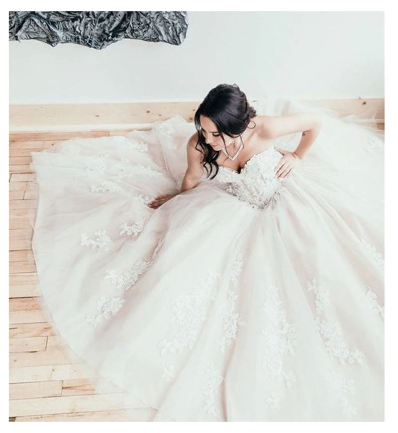 Floor Length Sweetheart Tulle Wedding Dresses with Lace Appliques N1581
