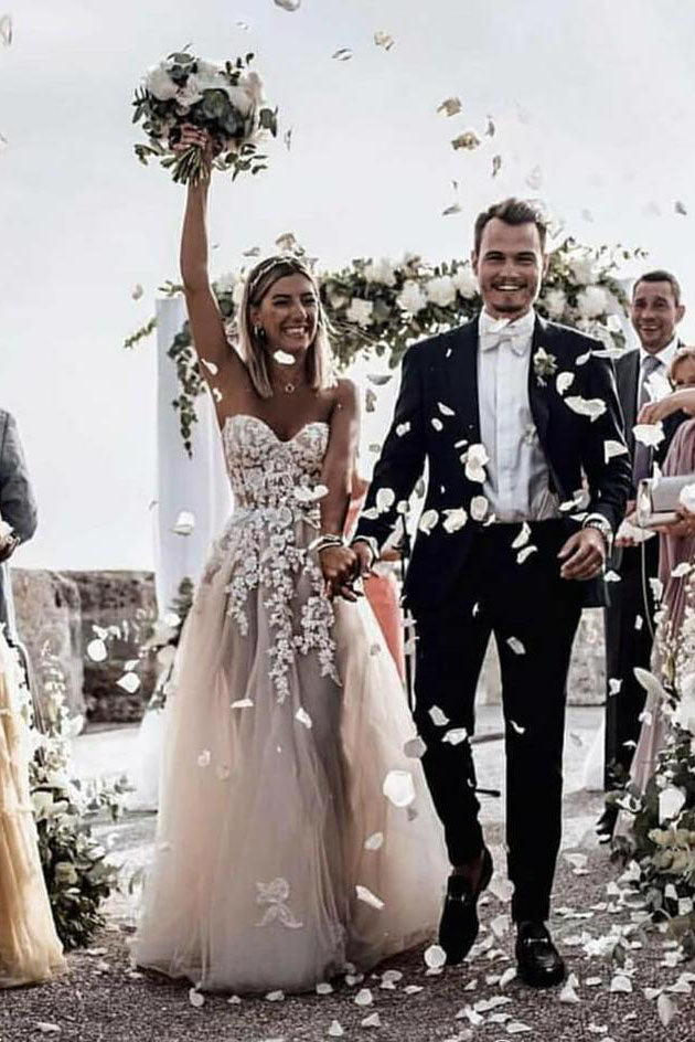 Boho Sweetheart Tulle Appliques Long Beach Wedding Dresses