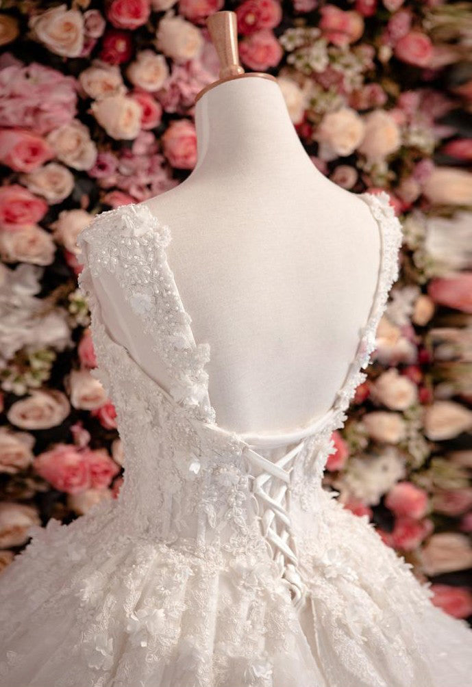 Vintage Princess Sleeveless Ball Gown Ivory Wedding Dresses with Flowers and Beads