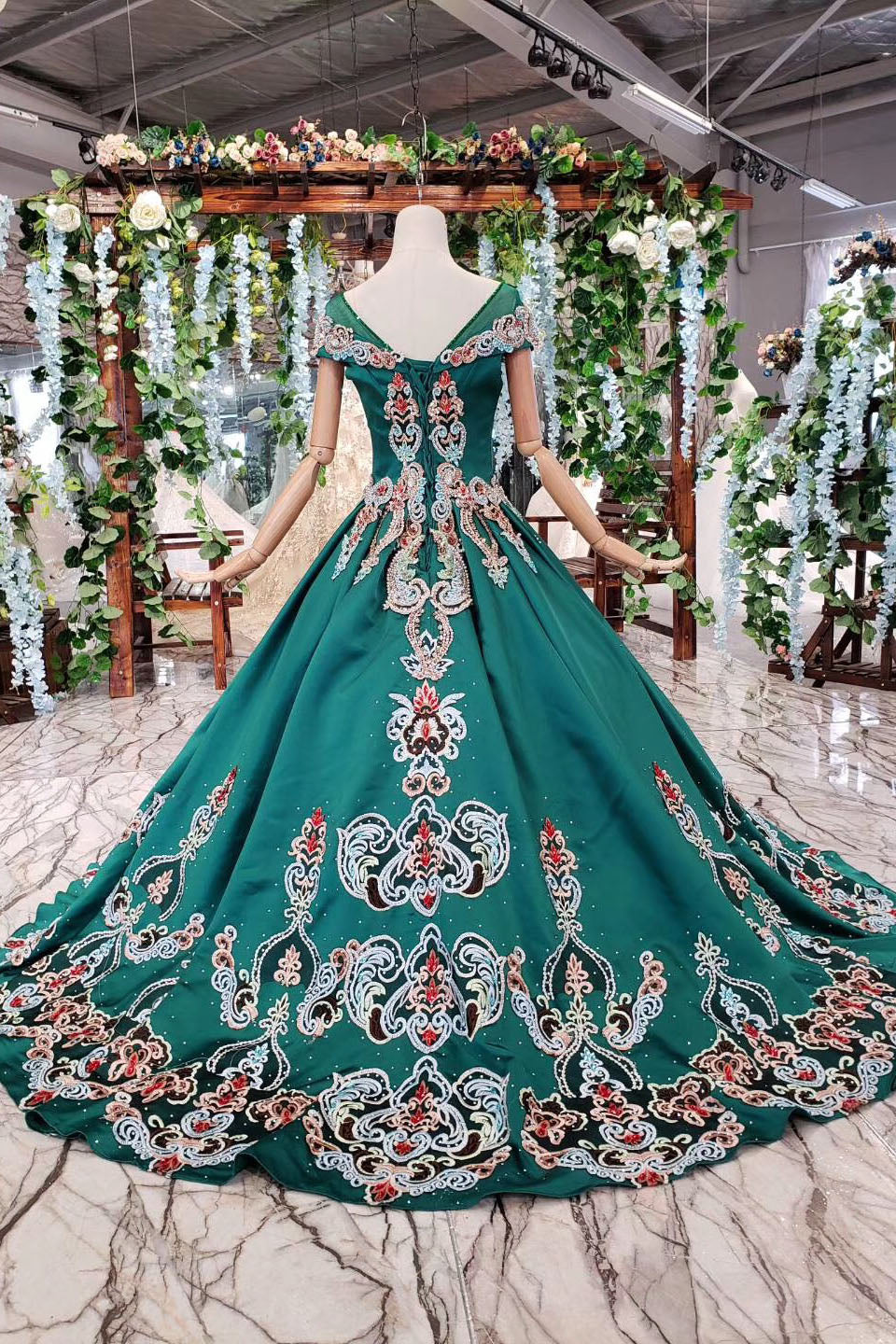 Green Ball Gown Appliqued Prom Dresses with Short Sleeves Long Quinceanera Dresses with Beading N1640