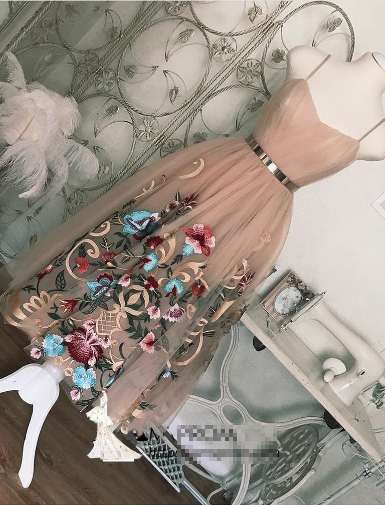 Tea Length Spaghetti Straps Homecoming Dresses with Appliques N1845