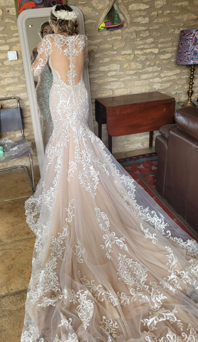 files/long-sleeves-deep-v-neck-lace-mermaid-wedding-dress-2.png