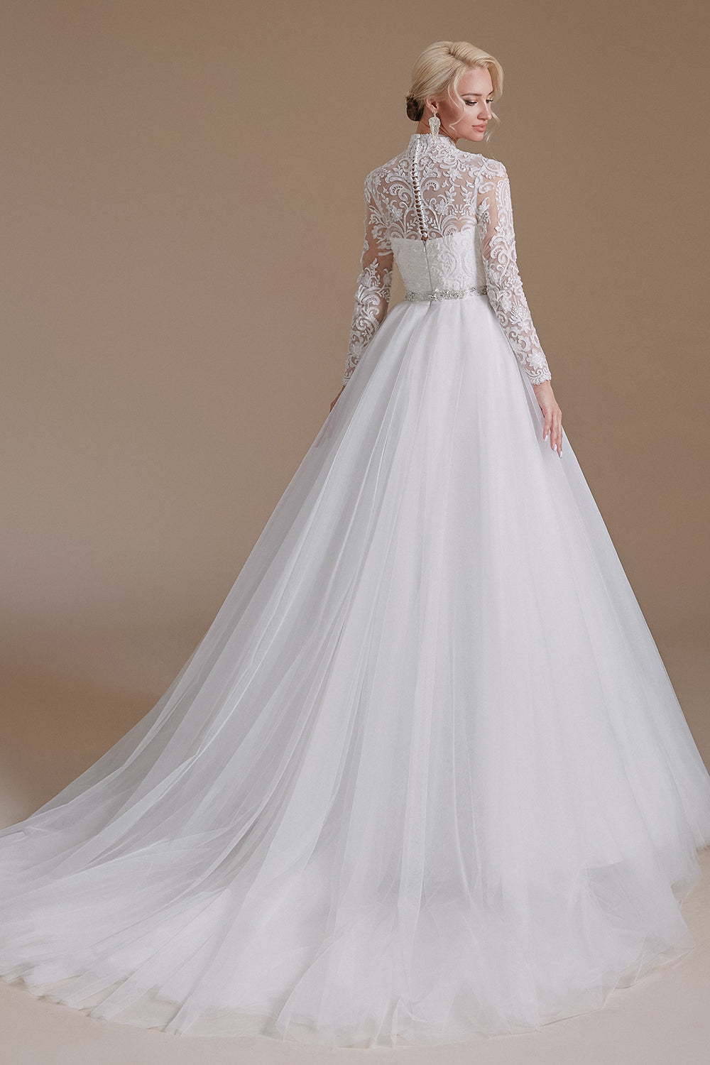 A Line Lace Appliques Long Sleeve Tulle Chapel Train Wedding Dresses