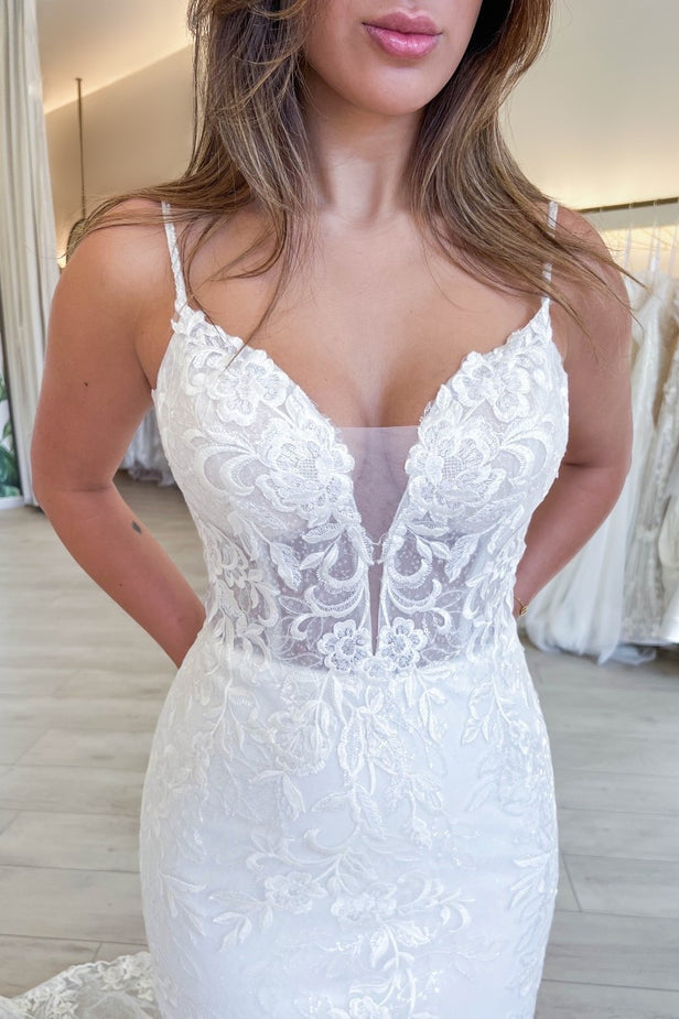 Charming Mermaid V Neck Lace Wedding Dresses N025
