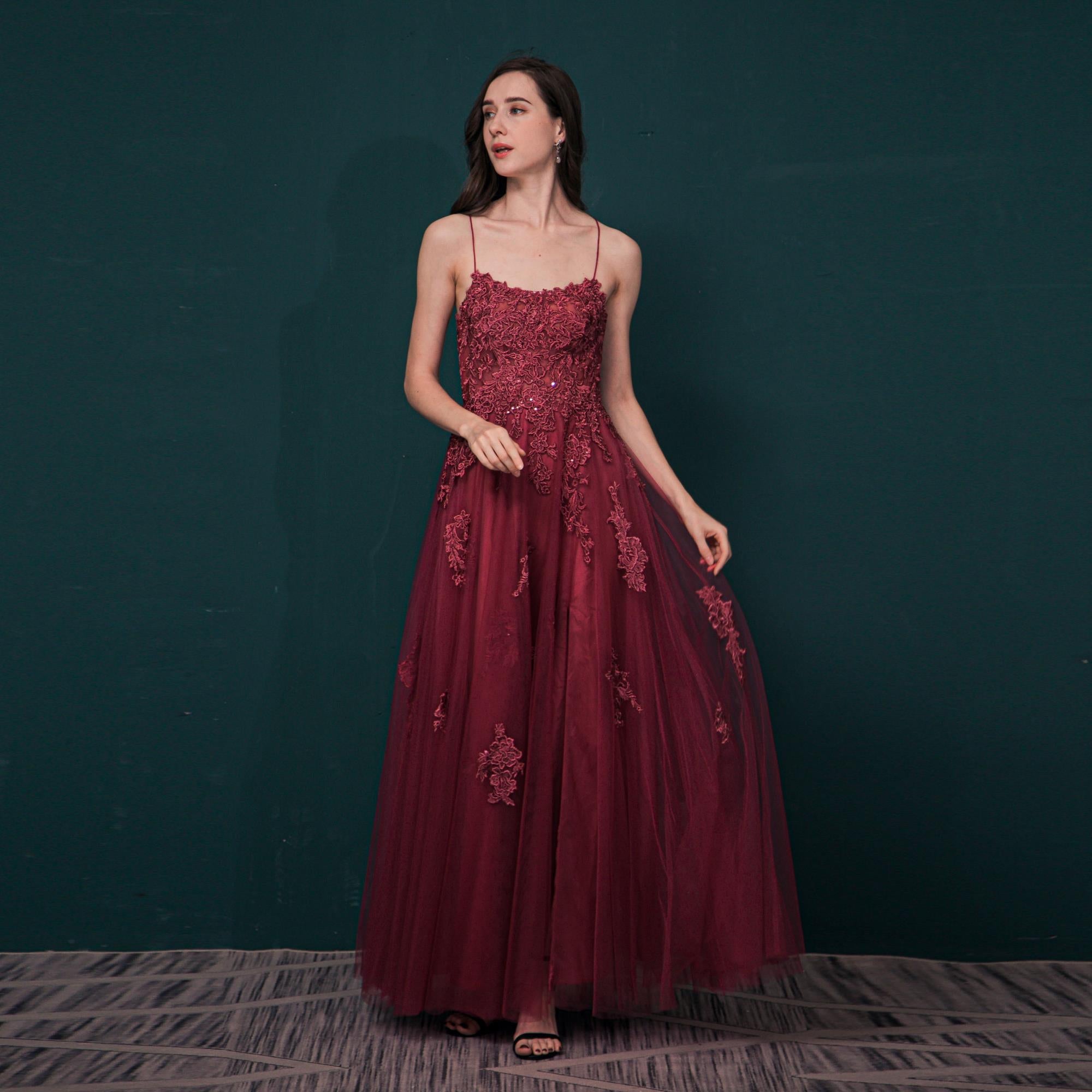 Spaghetti Straps Backless Tulle Prom Dresses With Appliques Y361031