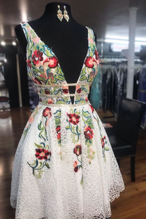 Deep V Neck Lace Homecoming Dresses with Appliques Cute Short Prom