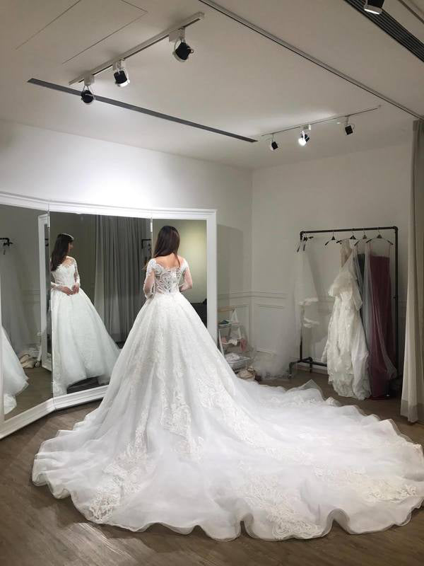 Luxurious Ball Gown Long Sleeves Court Train Lace Applique Wedding Dresses N429