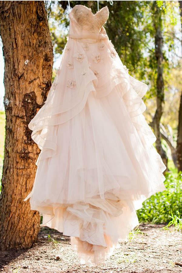 Flowy Strapless Tulle Princess Wedding Dresses With Flowers