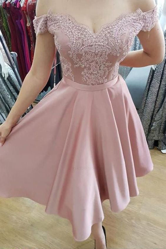 A Line Off-the-Shoulder Knee Length Homecoming Dresses with Appliques N1914