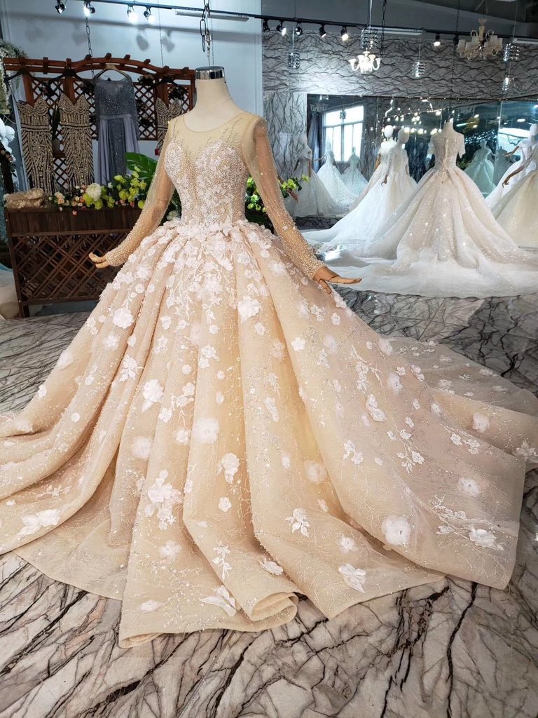 Princess Long Sleeves Ball Gown Wedding Dresses Puffy Wedding Gown with Beads N1630