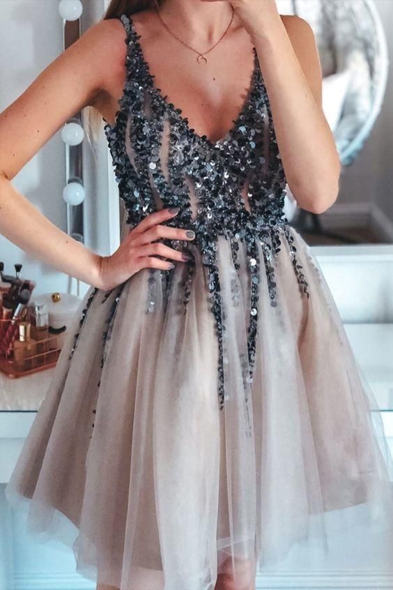 Pretty V-Neck Short A Line Beading Tulle Homecoming Dresses Y0228