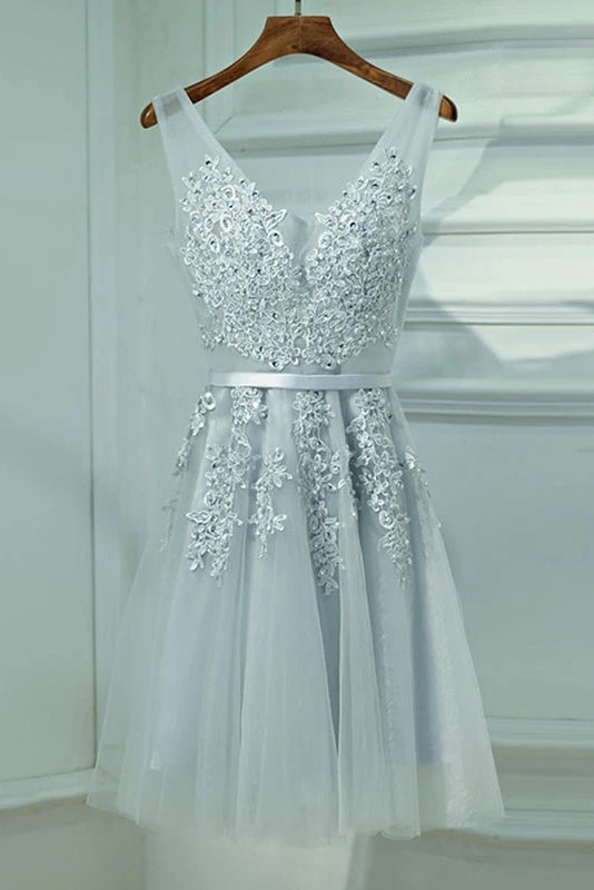 Light Gray V-neck A Line Tulle Short Homecoming Dress With Appliques Y0296