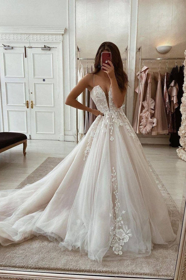 Charming Ball Gown V Neck Tulle Wedding Dresses with Appliques N121