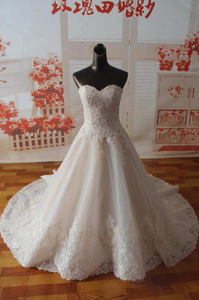 Gorgeous Sweetheart Tulle Wedding Dress with Lace Appliques, Strapless Bridal Dress