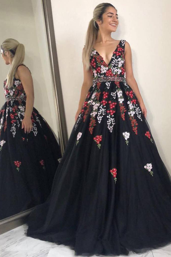 Stunning V Neck Black Evening Dresses with Appliques Sleeveless Long Prom Dresses