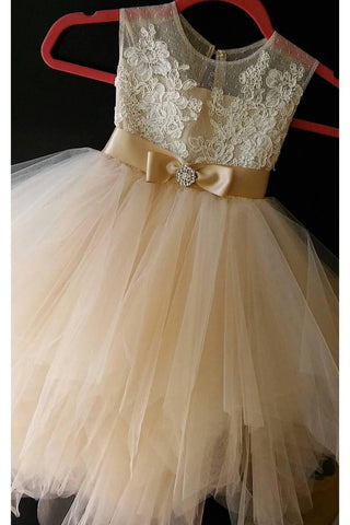 products/champagne_sleeveless_tulle_flower_girl_dress_with_bow.jpg