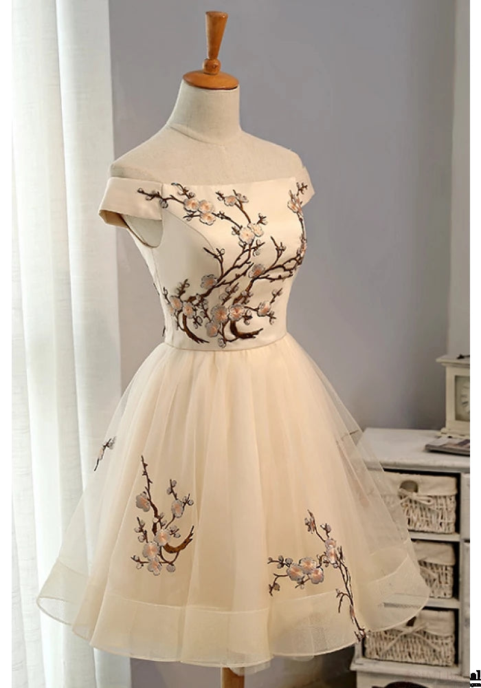 A Line Off the Shoulder Short Homecoming Gown with Appliques Tulle Short Party Dresses N2146