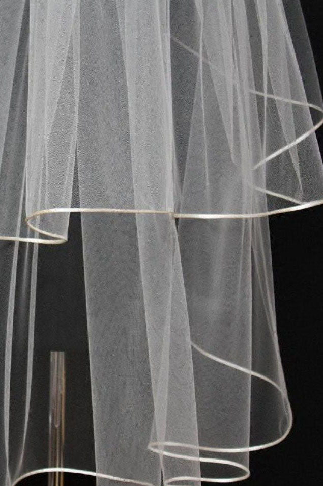 Two Tiers Tulle Bride Ribbon Edge Ivory Wedding Veils with Comb V016