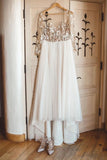 Charming Long Sleeves Beading Appliques Tulle Wedding Dresses N2430