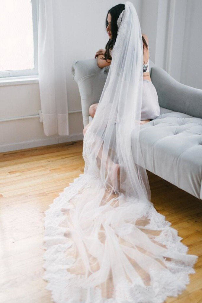 Alencon Lace Trim Long Ivory Wedding Veil Charming Tulle Cathedral Veil for Wedding V029