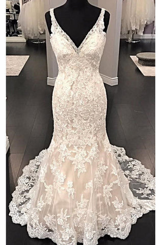 products/long_bridal_dress_with_ivory_lace_056c22e3-a592-4efe-b5a8-48006b216b35.jpg