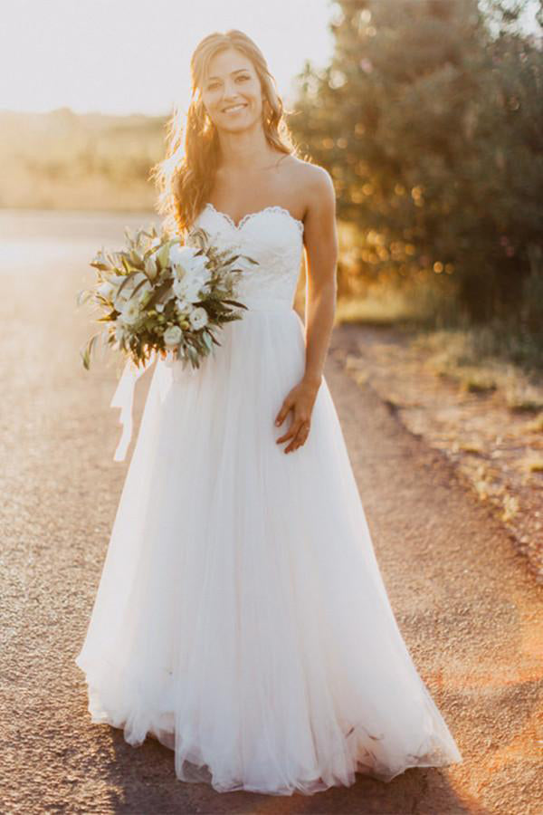 Sexy Sweetheart White Tulle Backless Beach Wedding Dresses with Lace