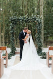 Chic Sleeveless Long Wedding Dresses with Lace Appliques Long Train Beach Wedding Dresses N2550