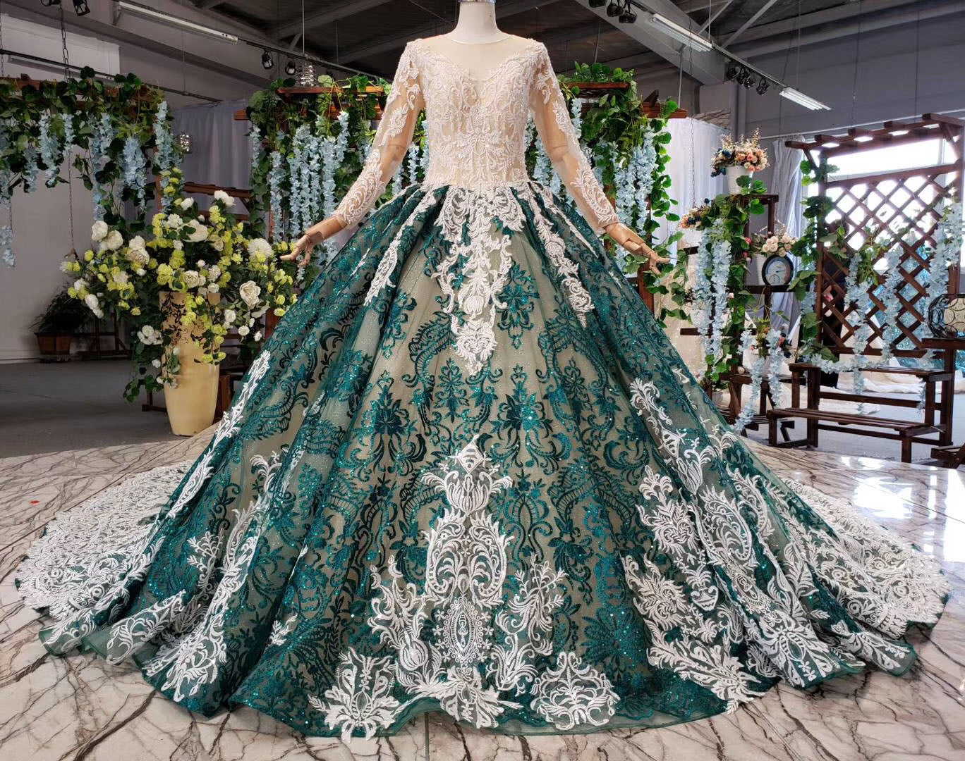 Green Long Sleeves Ball Gown Lace Prom Dresses with Appliques Long Prom Gown N2198
