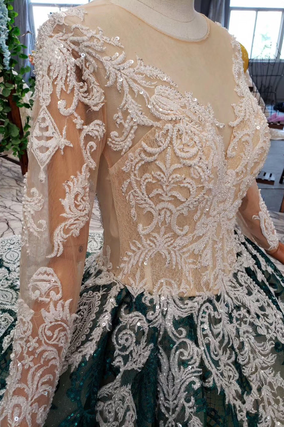 Green Long Sleeves Ball Gown Lace Prom Dresses with Appliques Long Prom Gown N2198