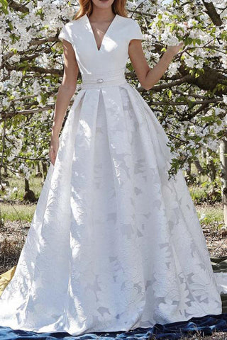 products/white_vintage_bridal_dress_with_sleeve.jpg