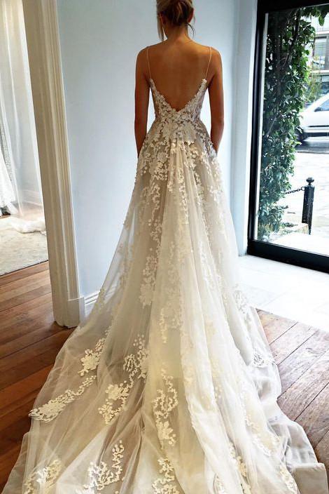 Spaghetti Strap V-Neck Beach Wedding Dresses with Court Train Tulle Bridal Dresses with Lace N1586